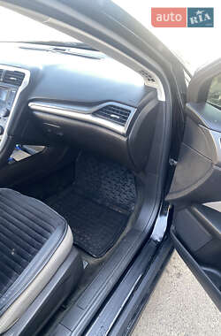 Седан Ford Fusion 2016 в 