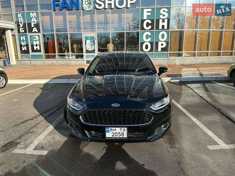 Седан Ford Fusion 2015 в 