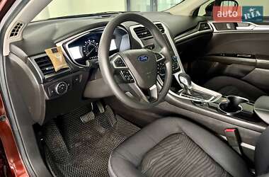 Седан Ford Fusion 2016 в 