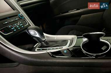 Седан Ford Fusion 2016 в 
