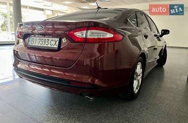 Седан Ford Fusion 2016 в 