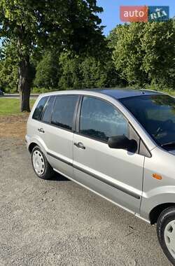 Хэтчбек Ford Fusion 2003 в 