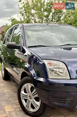 Хэтчбек Ford Fusion 2005 в 