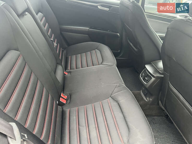 Седан Ford Fusion 2014 в Рівному