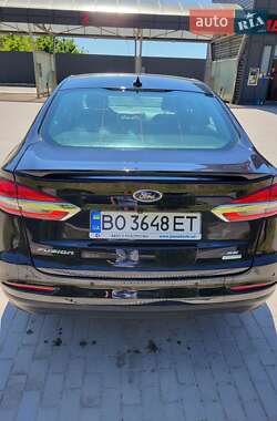 Седан Ford Fusion 2019 в 