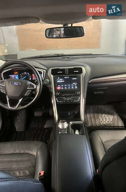 Седан Ford Fusion 2017 в 