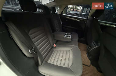 Седан Ford Fusion 2016 в 