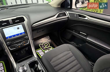 Седан Ford Fusion 2016 в 