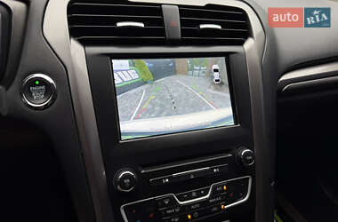 Седан Ford Fusion 2016 в 