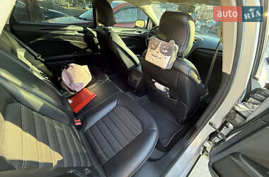 Седан Ford Fusion 2017 в 