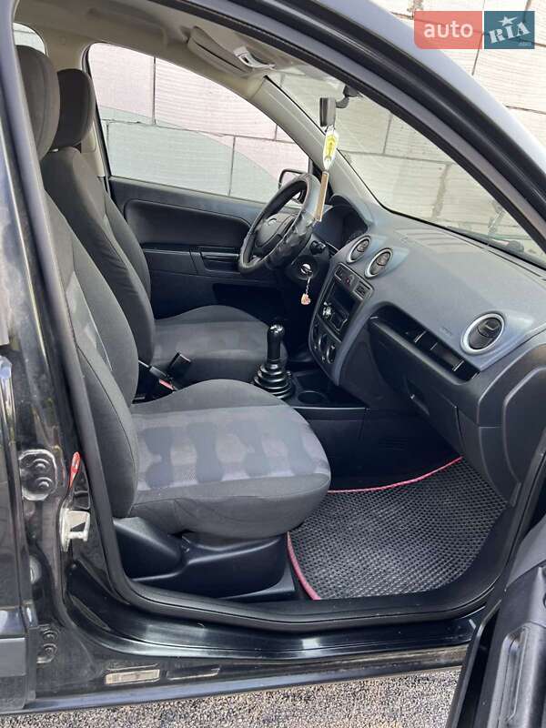 Хэтчбек Ford Fusion 2006 в Звягеле
