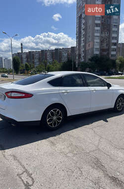 Седан Ford Fusion 2013 в 