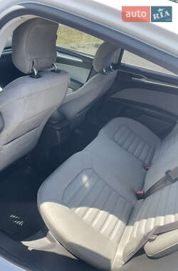 Седан Ford Fusion 2013 в 