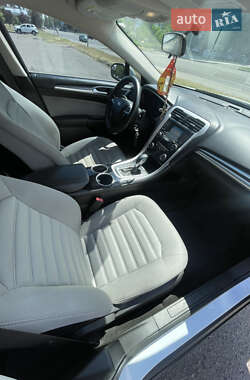 Седан Ford Fusion 2013 в 