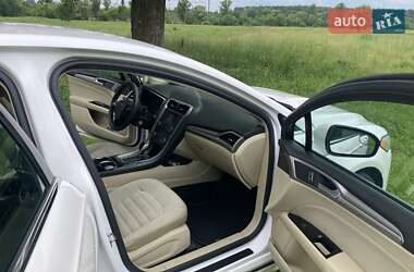 Седан Ford Fusion 2013 в 