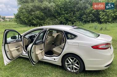 Седан Ford Fusion 2013 в 