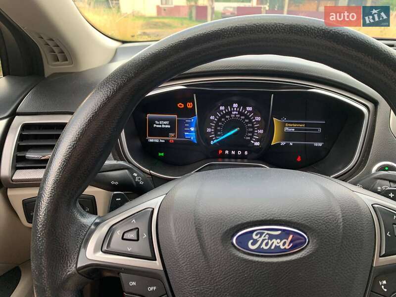Седан Ford Fusion 2017 в Кутах