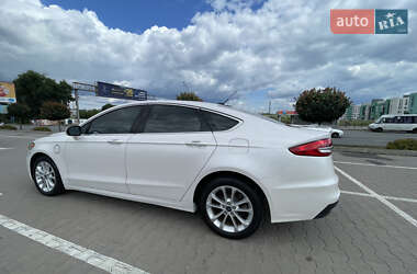 Седан Ford Fusion 2018 в 
