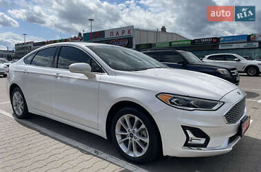 Седан Ford Fusion 2018 в 