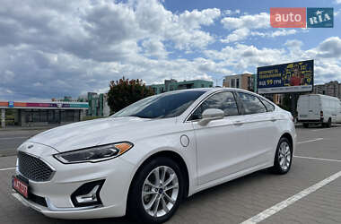 Седан Ford Fusion 2018 в 