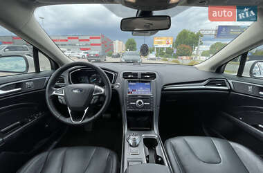 Седан Ford Fusion 2018 в 