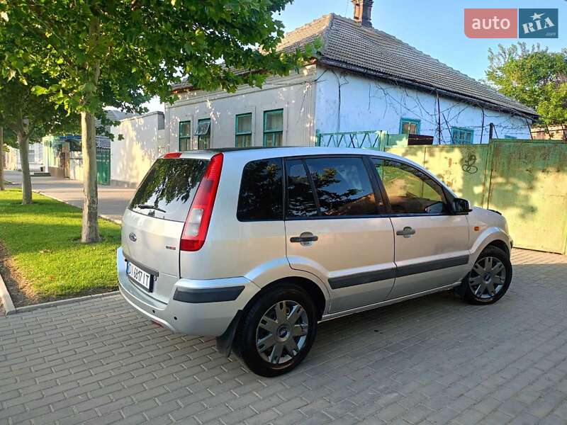 Хэтчбек Ford Fusion 2008 в 