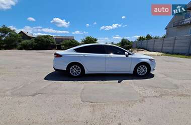 Седан Ford Fusion 2016 в 