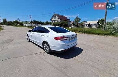 Седан Ford Fusion 2016 в 