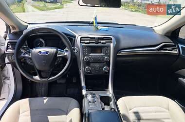 Седан Ford Fusion 2016 в 