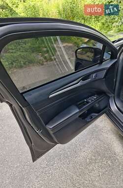 Седан Ford Fusion 2017 в 