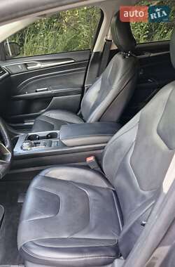 Седан Ford Fusion 2017 в 