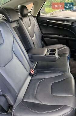 Седан Ford Fusion 2017 в 