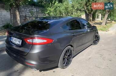 Седан Ford Fusion 2015 в 