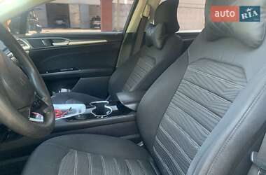 Седан Ford Fusion 2015 в 