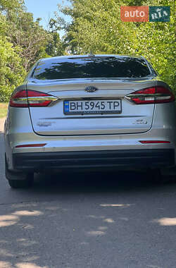 Седан Ford Fusion 2019 в 