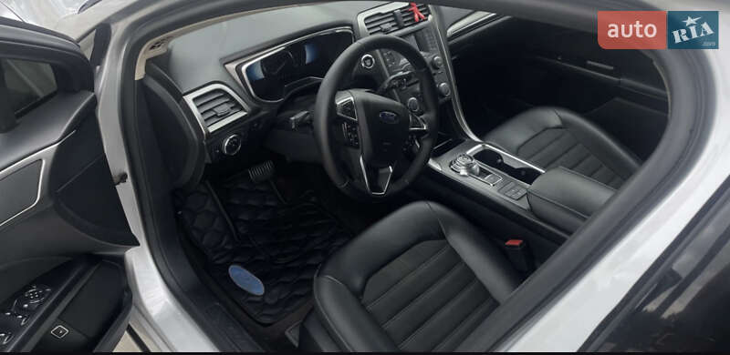 Седан Ford Fusion 2017 в Львове