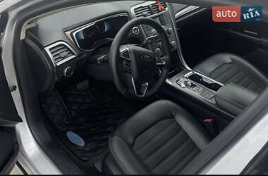 Седан Ford Fusion 2017 в 