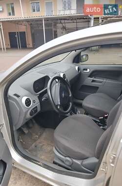 Хэтчбек Ford Fusion 2003 в 