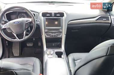 Седан Ford Fusion 2016 в 