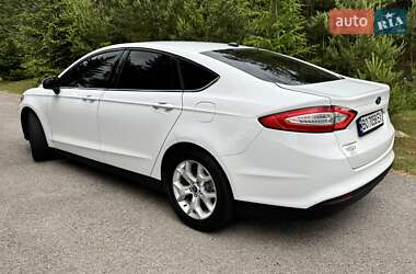 Седан Ford Fusion 2015 в 