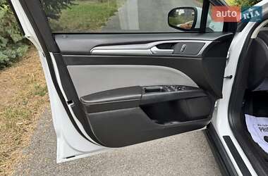 Седан Ford Fusion 2015 в 