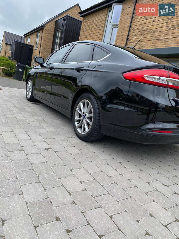 Седан Ford Fusion 2017 в Львове