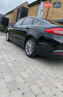Седан Ford Fusion 2017 в 