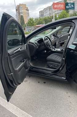 Седан Ford Fusion 2015 в 