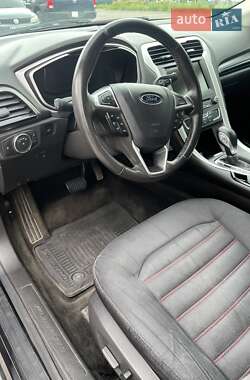 Седан Ford Fusion 2015 в 