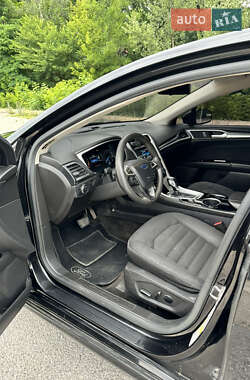 Седан Ford Fusion 2013 в 