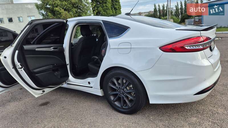 Седан Ford Fusion 2017 в Ровно