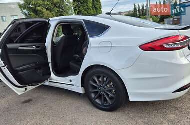 Седан Ford Fusion 2017 в 