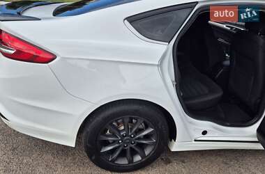 Седан Ford Fusion 2017 в 