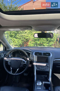 Седан Ford Fusion 2017 в 